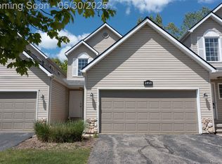 5058 Clintonville Pines Dr, Clarkston, MI 48346