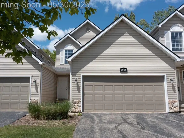 5058 Clintonville Pines Dr, Clarkston, MI 48346