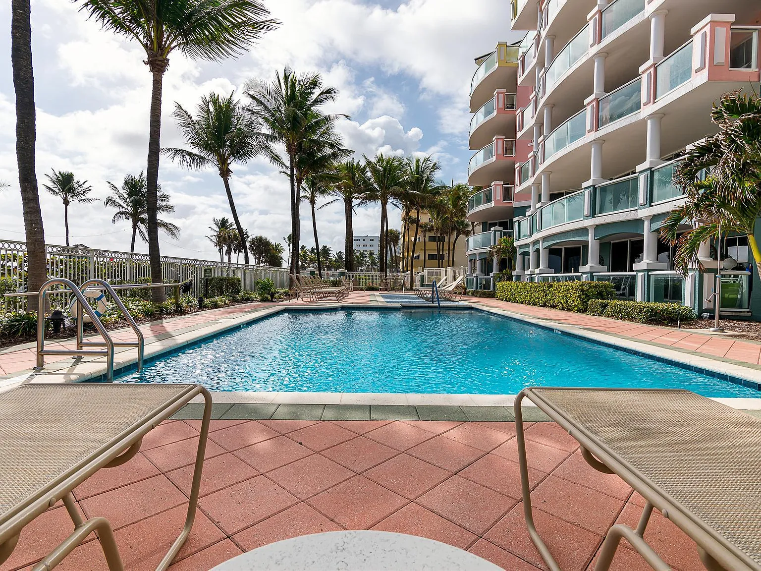 2 bed, 2.5 bath, 2350 sqft, $8,500 — Photo 4