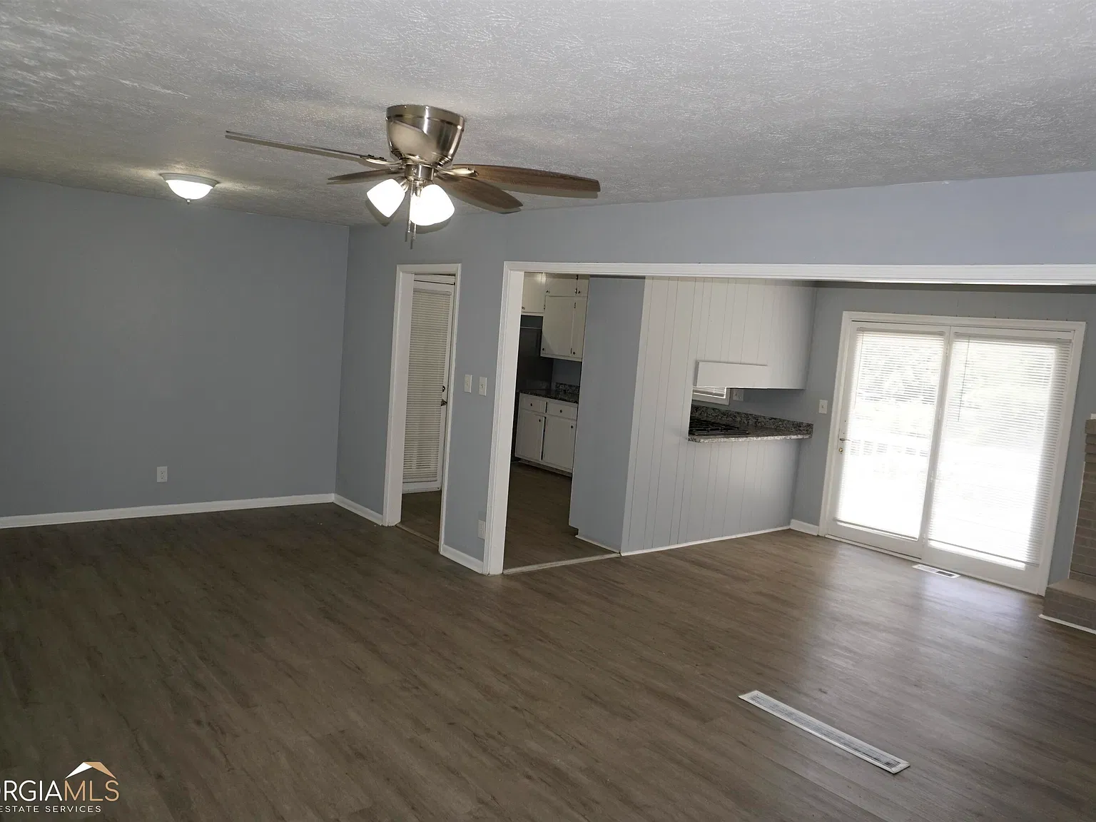 4 bed, 3.0 bath, 2876 sqft, $1,995 — Photo 3