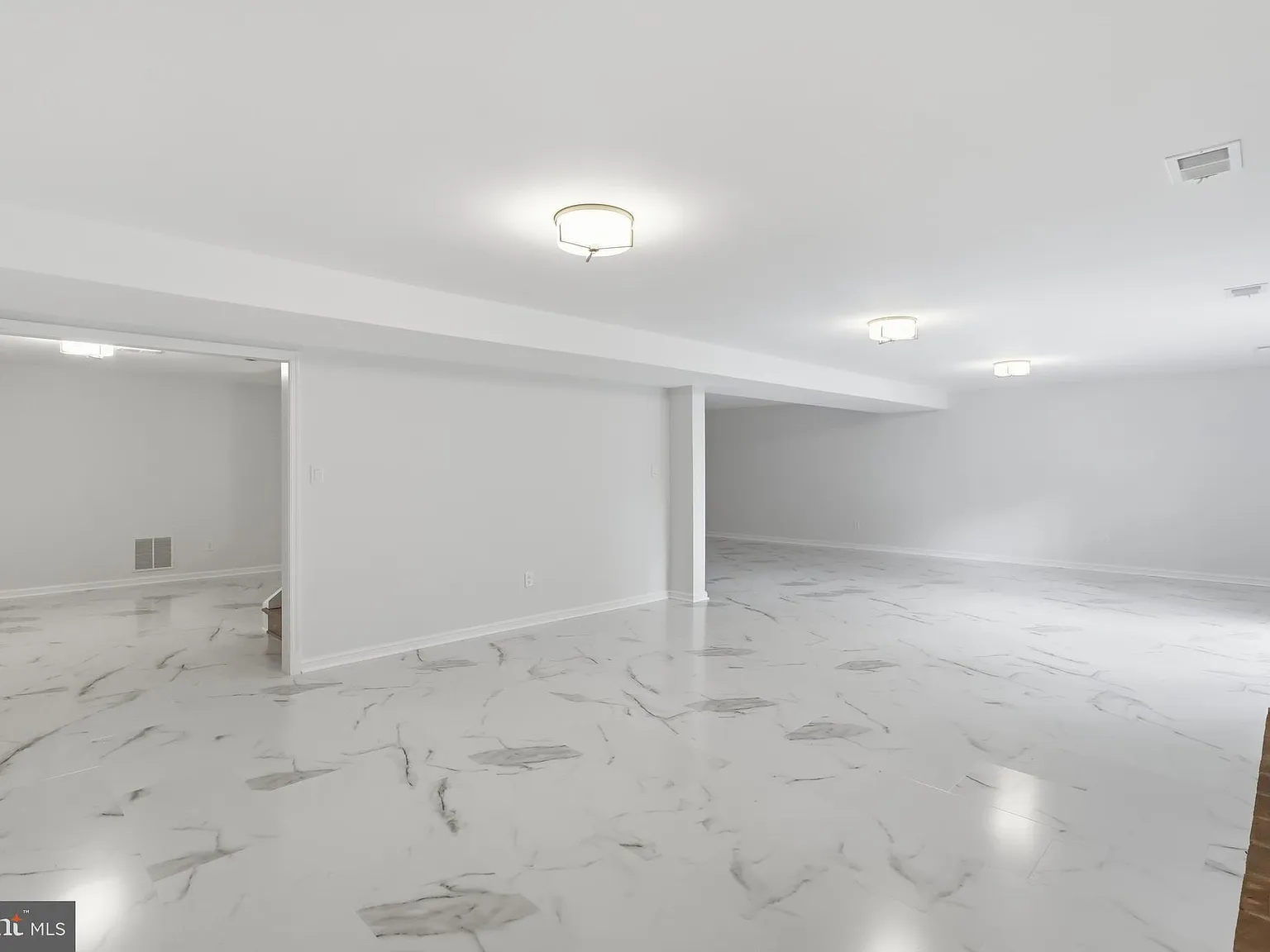 5 bed, 4.5 bath, 4275 sqft, $8,000 — Photo 4