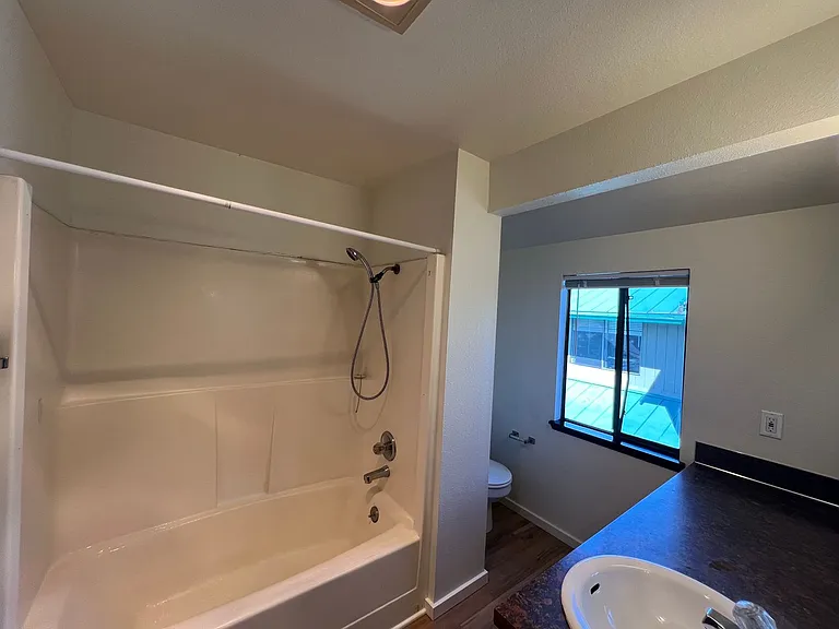 2111 Knox Ave #6 — Photo 11