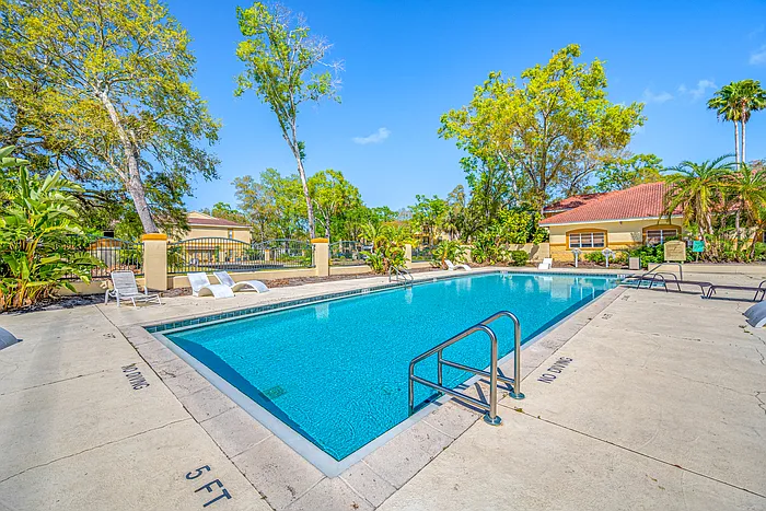 5612 Pinnacle Heights Cir #206
