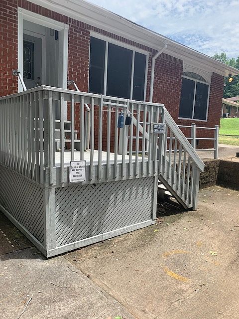2nd image of 2219 Scenic Dr