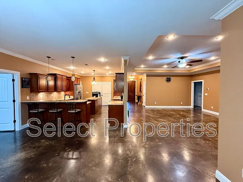 4 bed, 3.0 bath, 2580 sqft, $2,700 — Photo 4