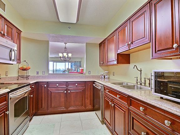 4th image of 6039 N River Run Dr