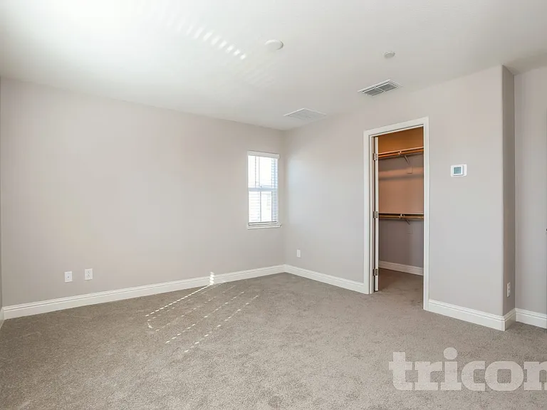 1265 Victorian St — Photo 10