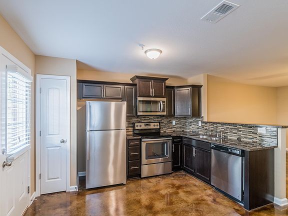 3rd image of 1611 Railton Ct #G