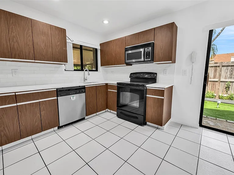 7755 Kenway Pl E — Photo 12