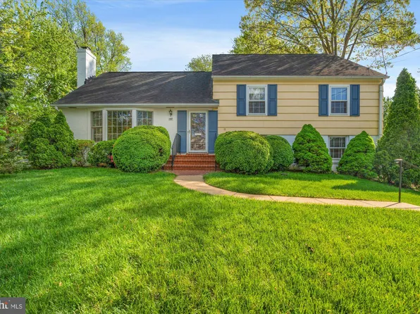 1107 Croton Dr, Alexandria, VA 22308