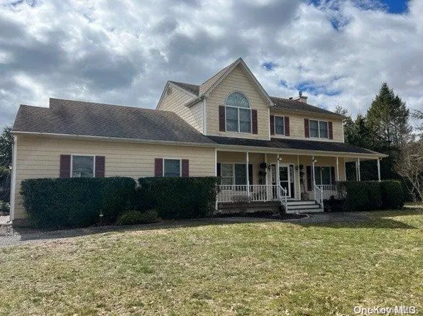 60 Water Ter, Southold, NY 11971