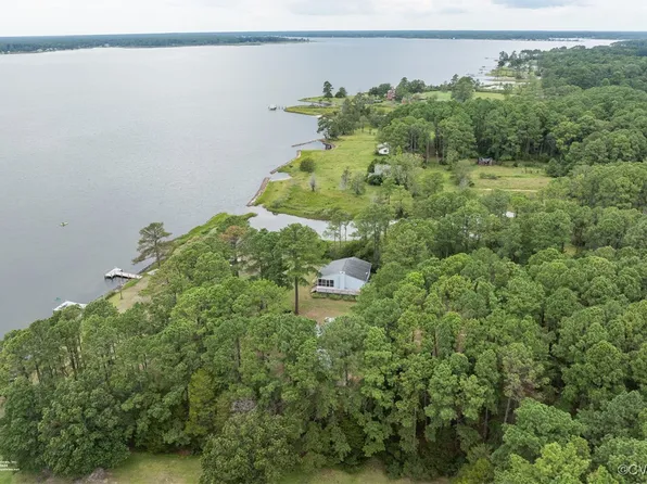 39 Leaping Llama Ln, Foster, VA 23056