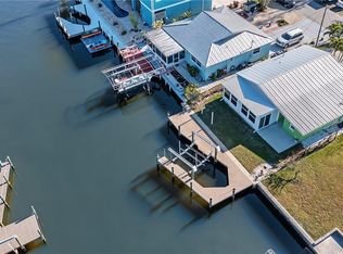 2622 Bridgeview St, Matlacha, FL 33993