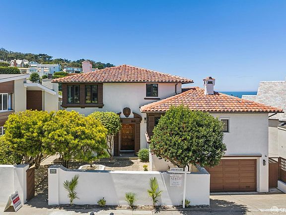 2nd image of 570 El Camino Del Mar