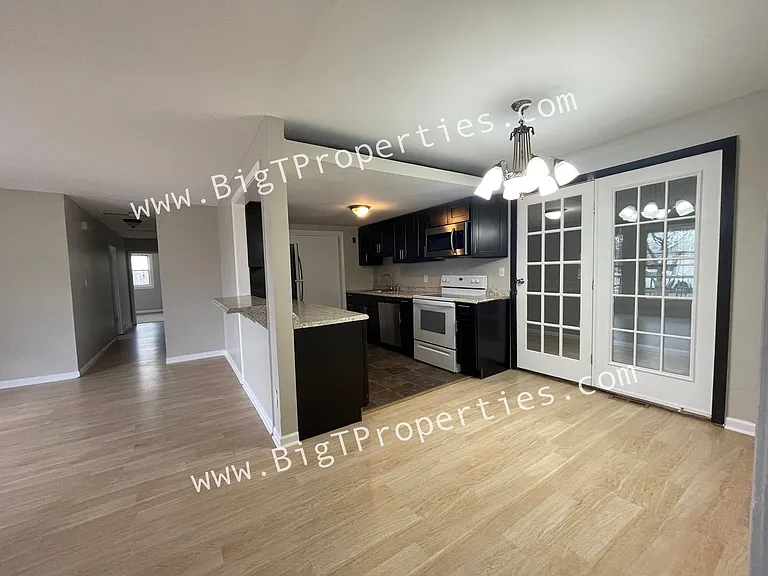 16 W Clairmont Dr — Photo 6