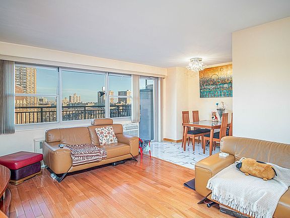 2nd image of 2915 W 5th St APT 9A