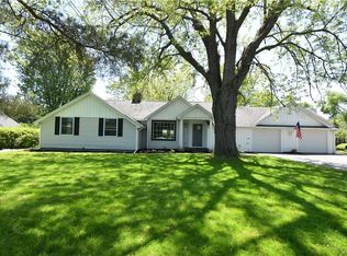 543 Park Club Ln, Williamsville, NY