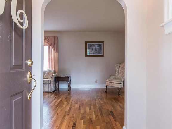 3rd image of 204 Birchwood Ave