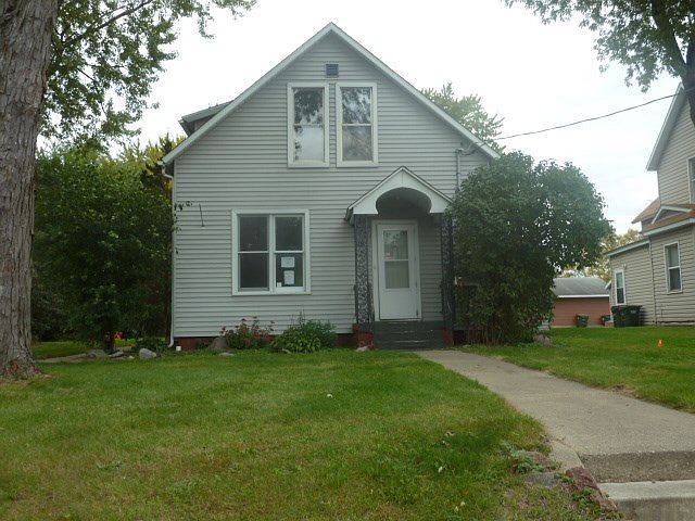 1st image of 141 10th Ave N
