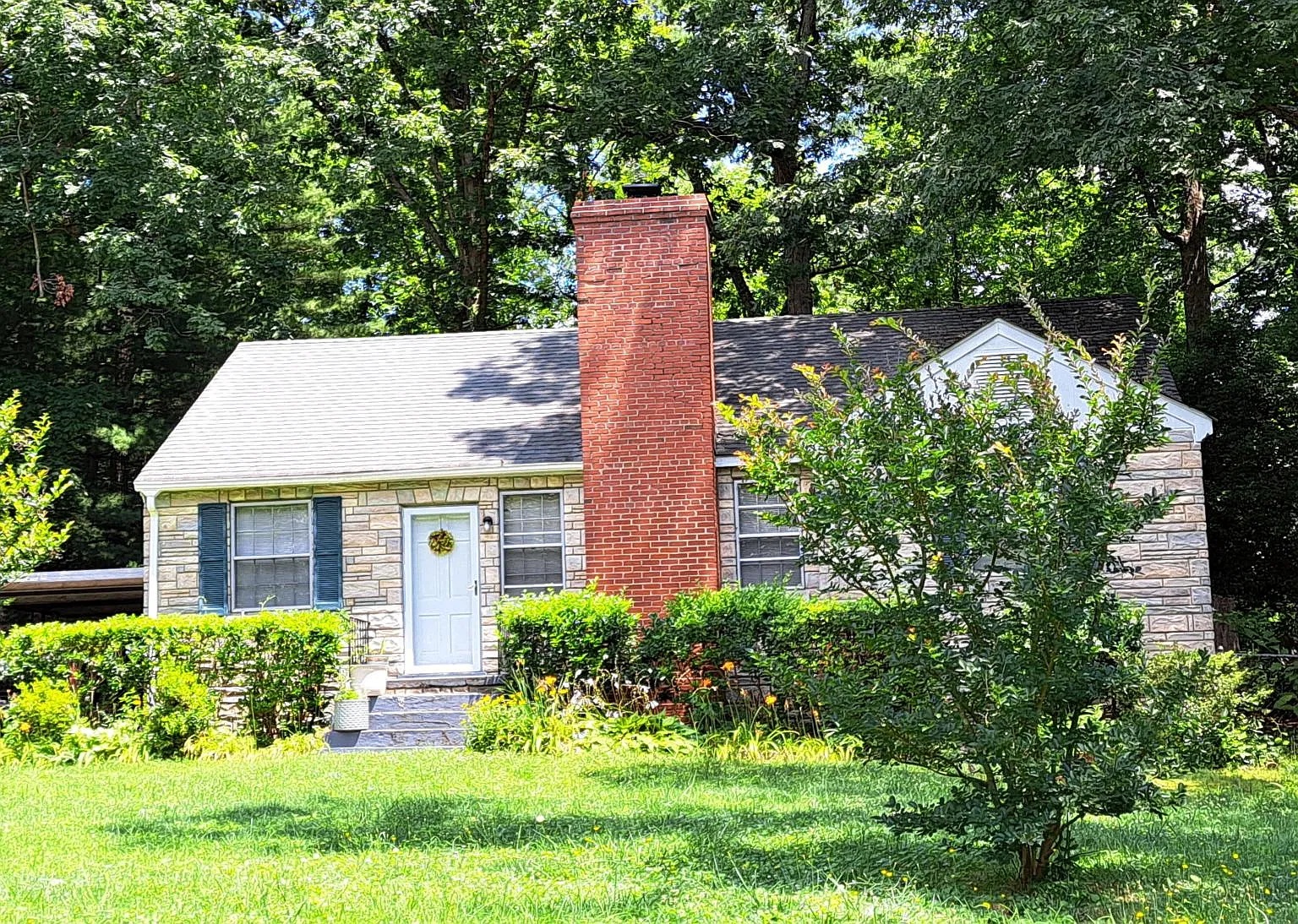 3 bed, 1202 sqft, $1,895 — Photo 1
