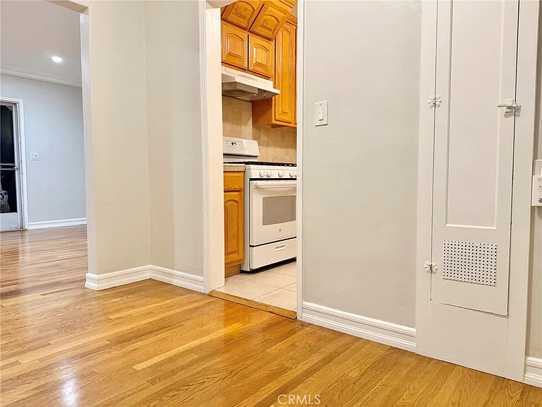 1744 Huntington Dr — Photo 19