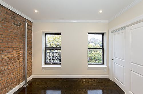 5th image of 441 E 9th St APT 5