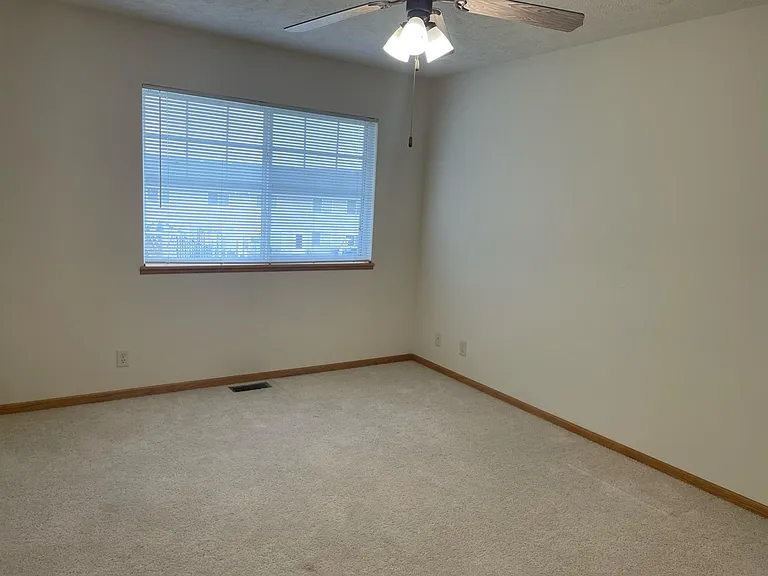 6800 S 89th St — Photo 33
