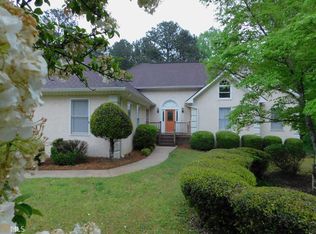 135 Oakwood Lakes Dr, Hampton, GA 30228