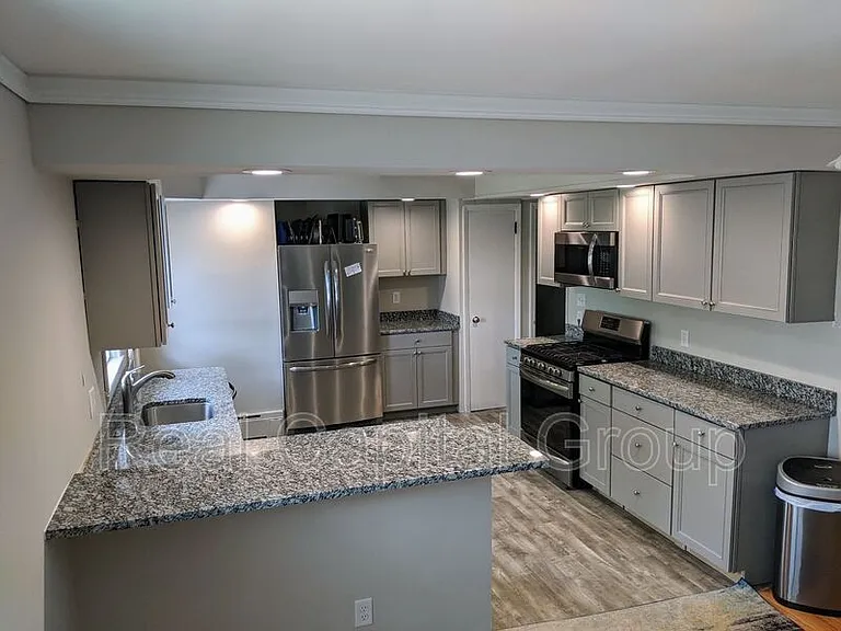 2204 Dean St — Photo 11