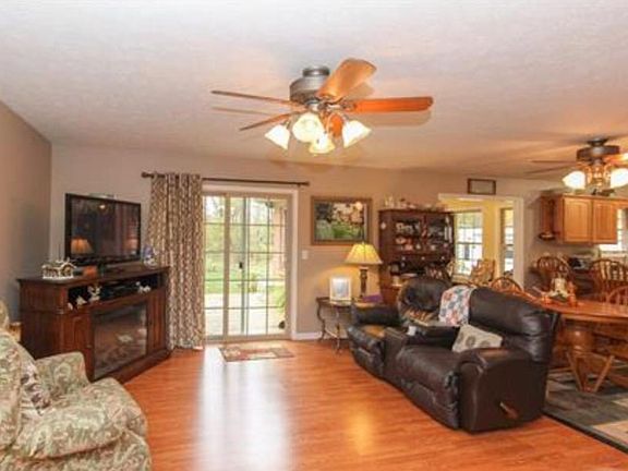 3rd image of 374 Big Horn Ln