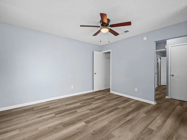 204 Northcrest Cir #D — Photo 4