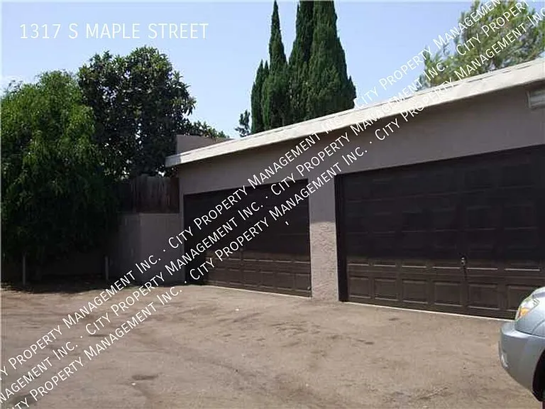 1317 S Maple St — Photo 12