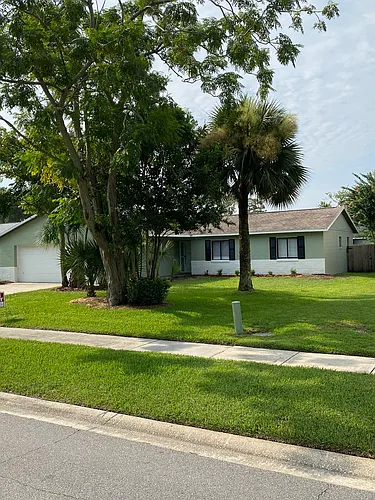 1414 Dexter Dr N Photo 1