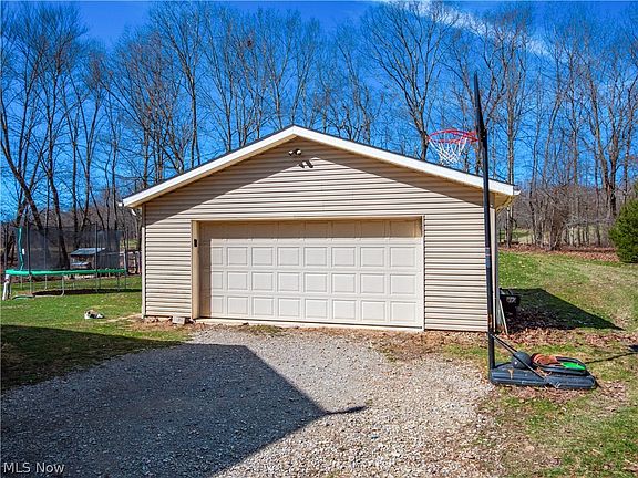 3rd image of 11034 Bardell Rd NW