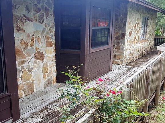 3rd image of 15837 Vienna Dr