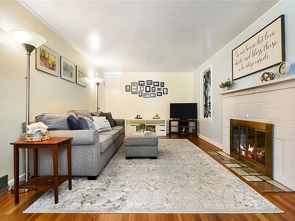 5th image of 111 Franklin Ave