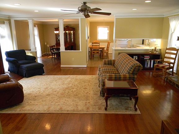 Huge great room with oak floors & recessed lighting.