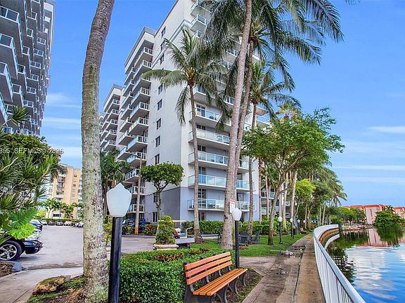 Foto 4 del condo en venta en Blue Lagoon, cerca del Aeropuerto Internacional de Miami
