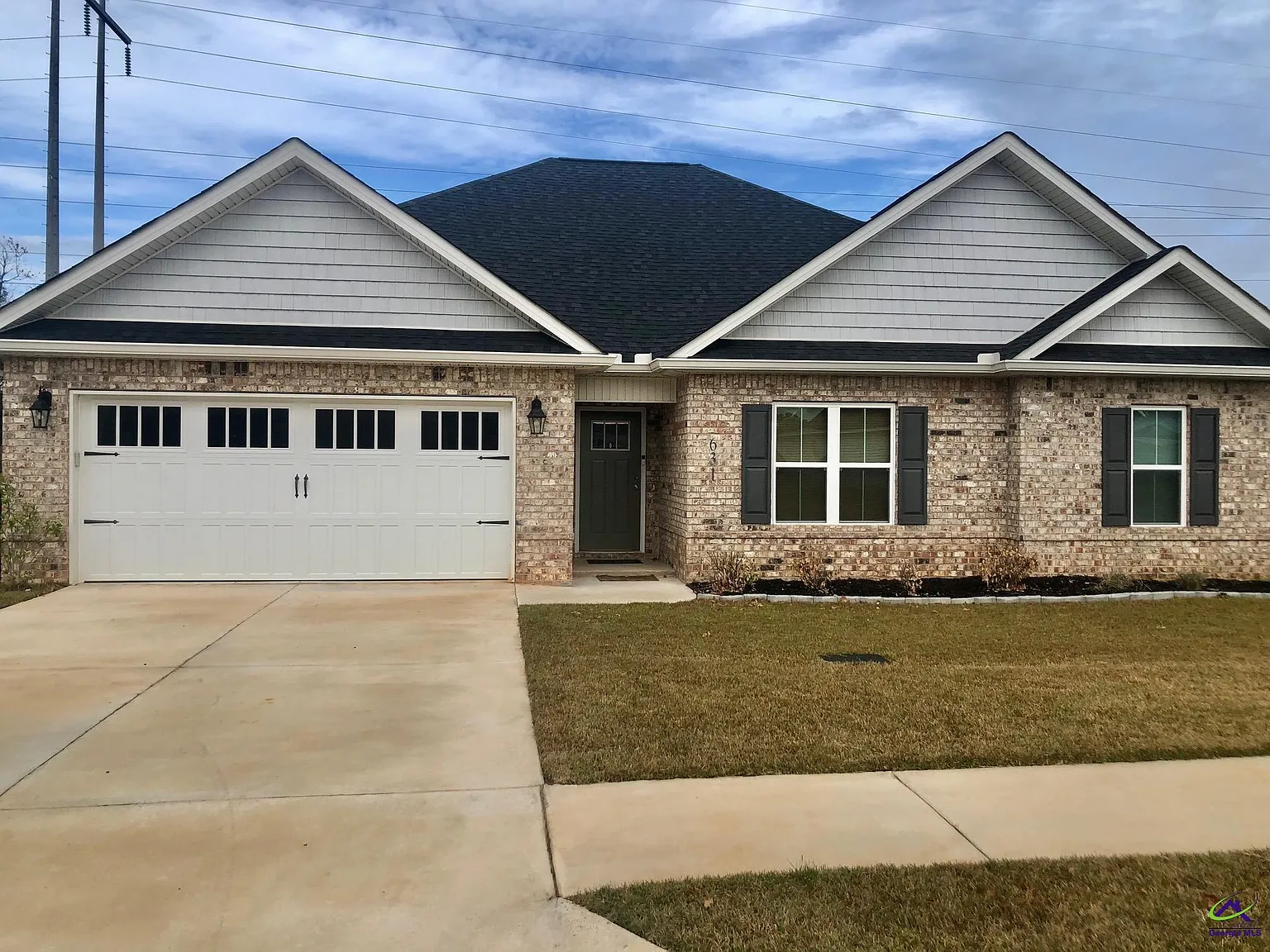 4 bed, 2.0 bath, 1796 sqft, $2,200 — Photo 2