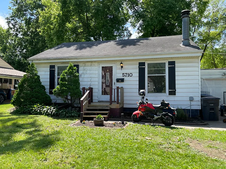 5710 Washington Ave — Photo 2
