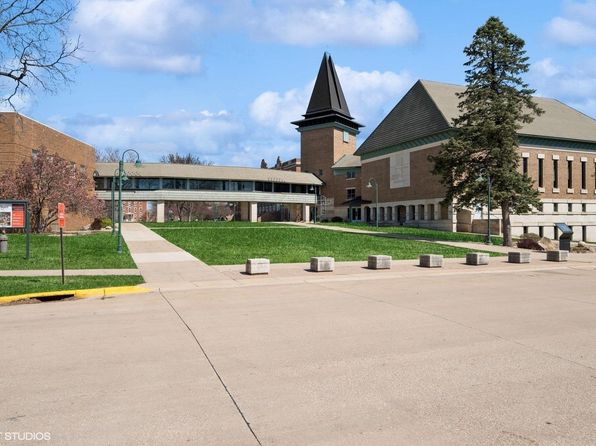 215 6th St NW, Waverly, IA 50677