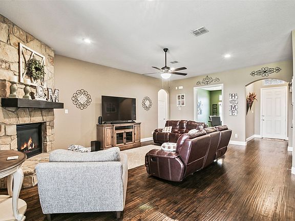 3rd image of 1005 Kettlewood Dr