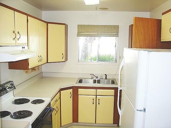 3rd image of 845 Avenue D APT 7