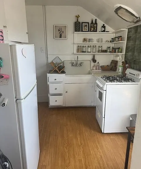 976 Islay St #976 — Photo 6