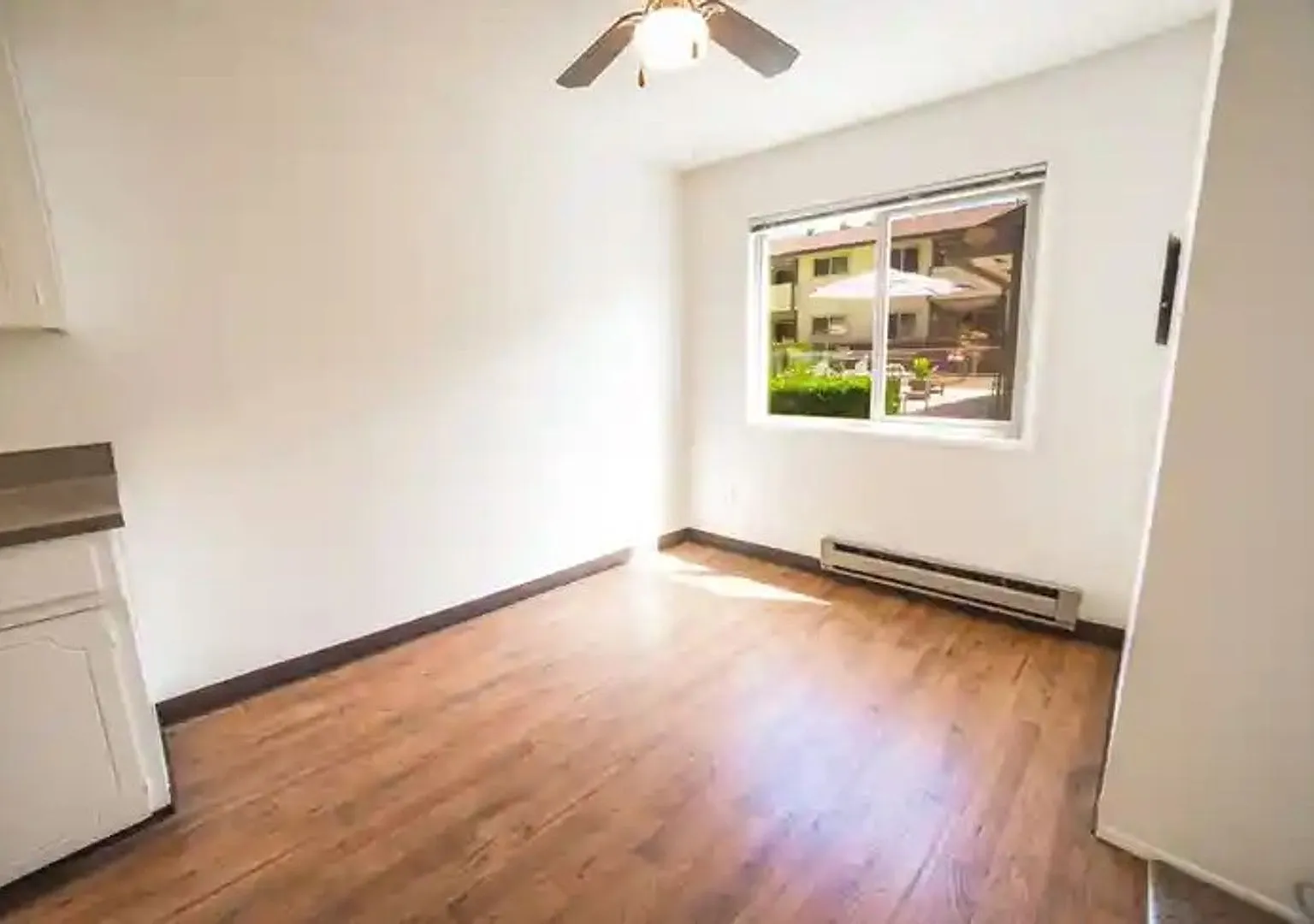 LAURELWOOD ESTATES — Photo 3