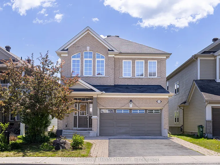 212 Huntsville Dr — Photo 1