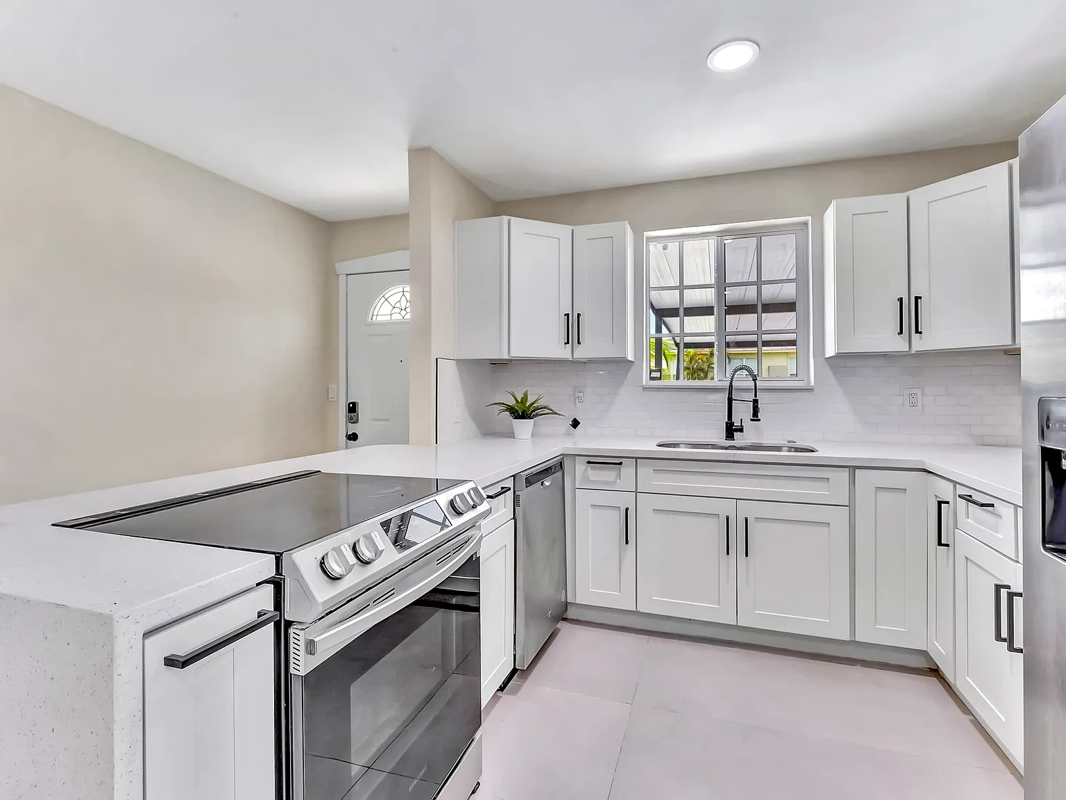 4 bed, 2.0 bath, 2234 sqft, $1,230 — Photo 3