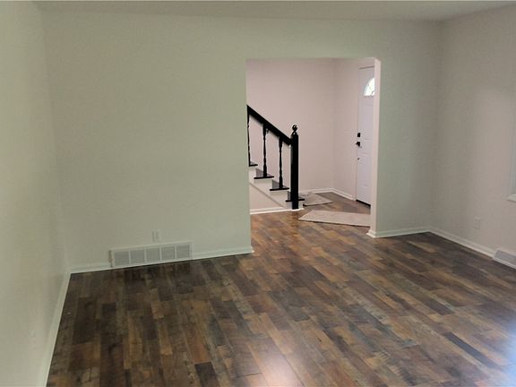 3rd image of 654 N Woodhill Dr