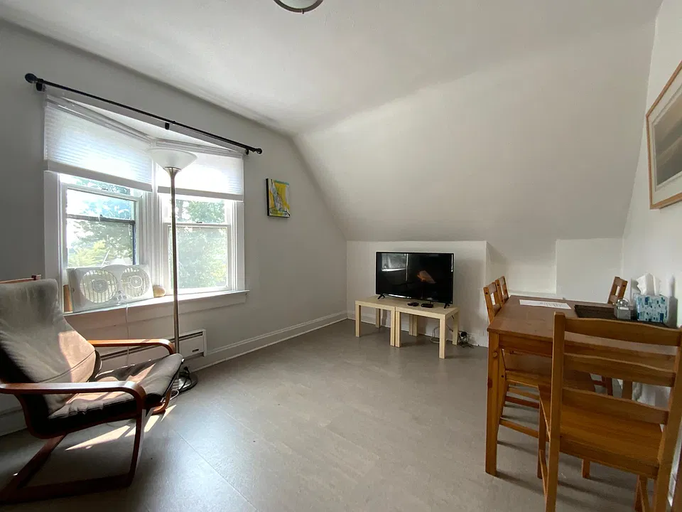 42" TV, table, chairs and lamp included.