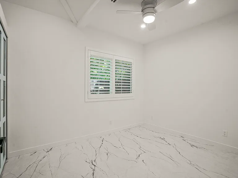 4230 Van Nuys Blvd — Photo 33